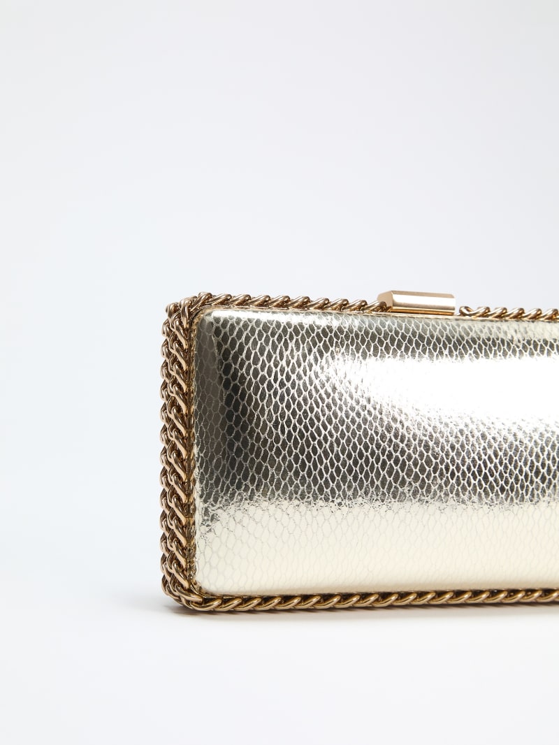 Wrap-Around Chain Clutch