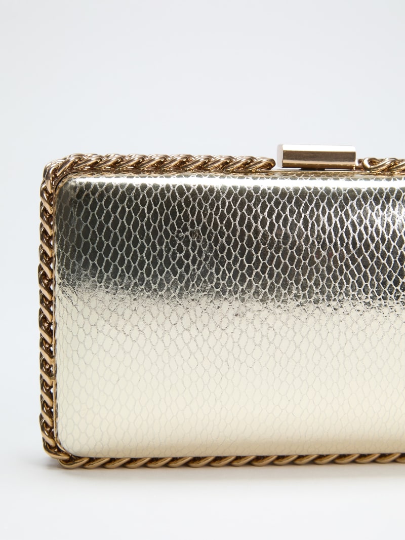 Wrap-Around Chain Clutch