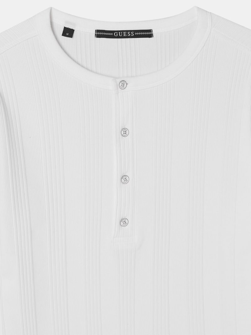 Buttoned t-shirt