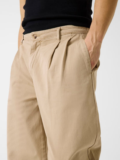 Pleated pants